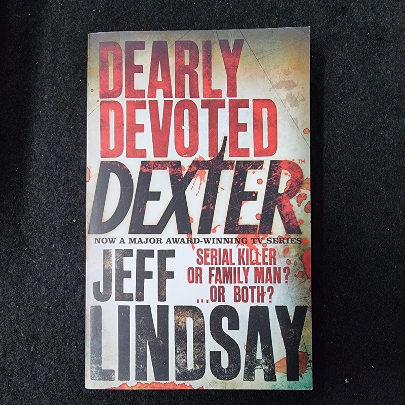 DEXTER DEARLY DEVOTED SERIAL KILLER OF FAMILY MAN? OR BOTH? GRAPHIC NOVEL
