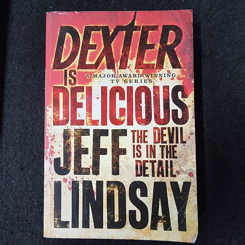 DEXTER IS DELICIOUS THE DEVIL IS IN THE DETAIL GRAPHIC NOVEL