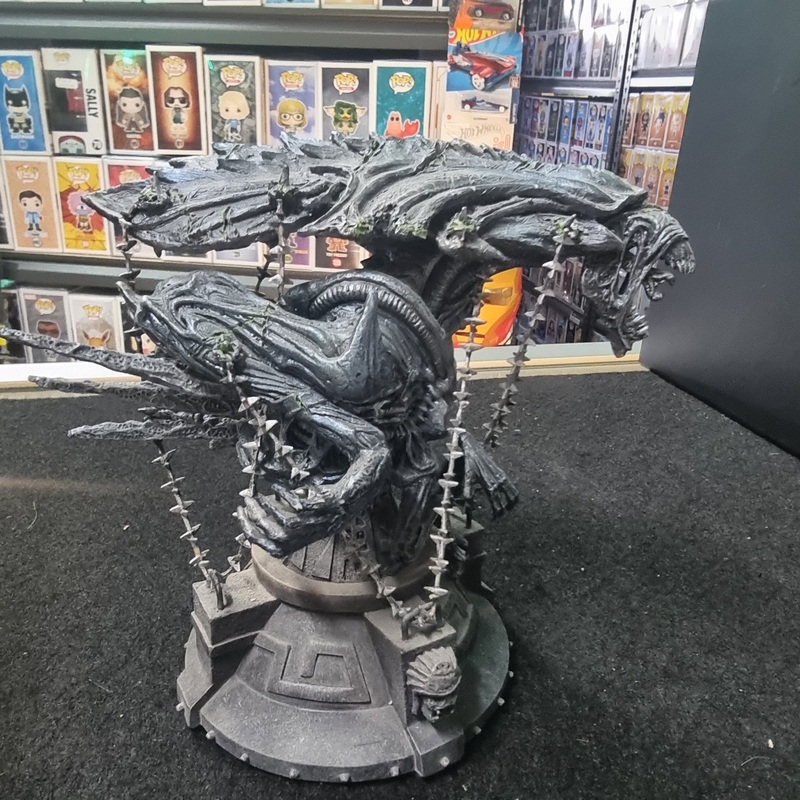 Palisades Toys Alien Vs. Predator Captive Alien Queen Statue 3083 Of 5000