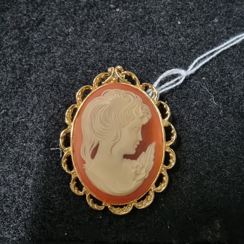 Vintage Cameo Pin Brooch