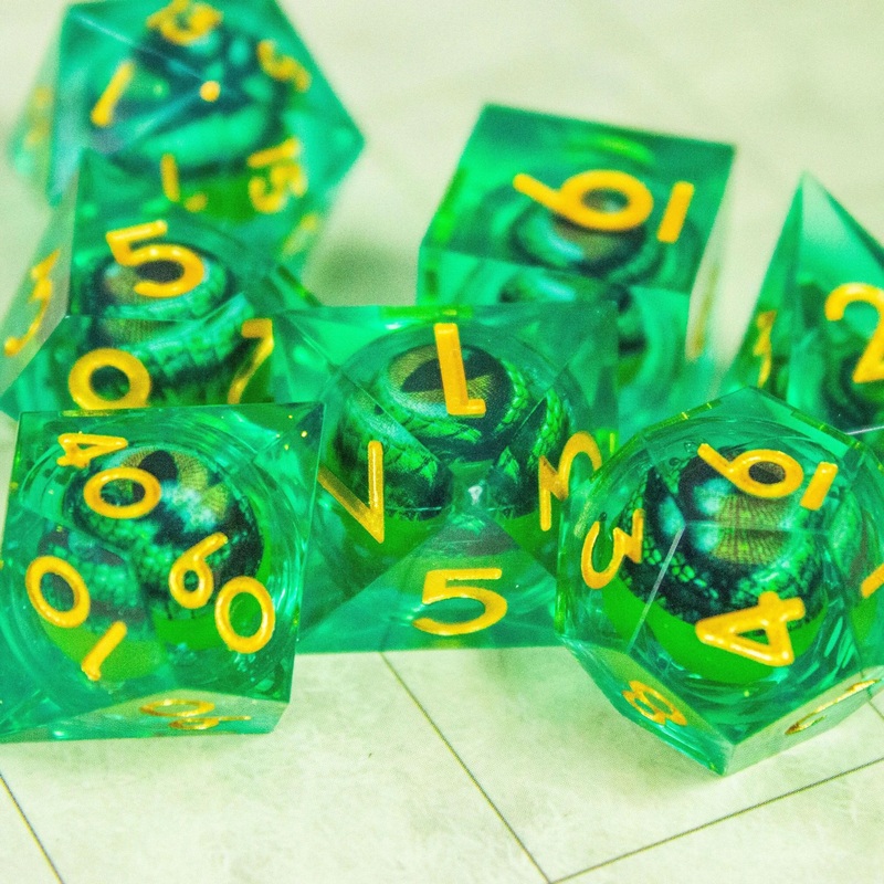 Liquid Core Moving Green Dragon Eye Dice