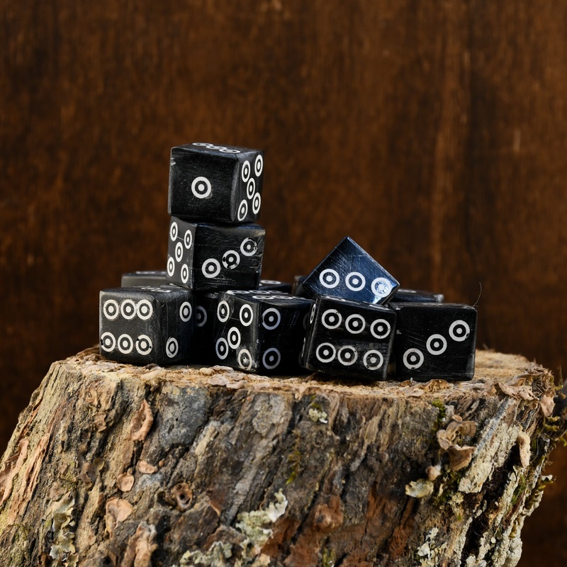 RAGNAR'S BONE DICE D6s BLACK- PAINTED PIPS