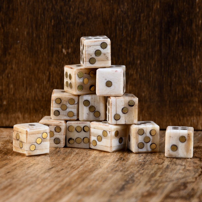 RAGNAR'S BONE DICE D6s STAINED - METAL PIPS