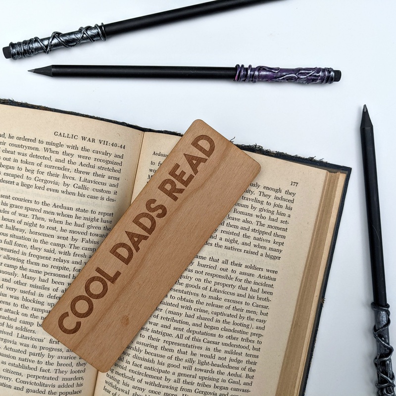 Cool Dads Read | Engraved Wooden Bookmark (T)