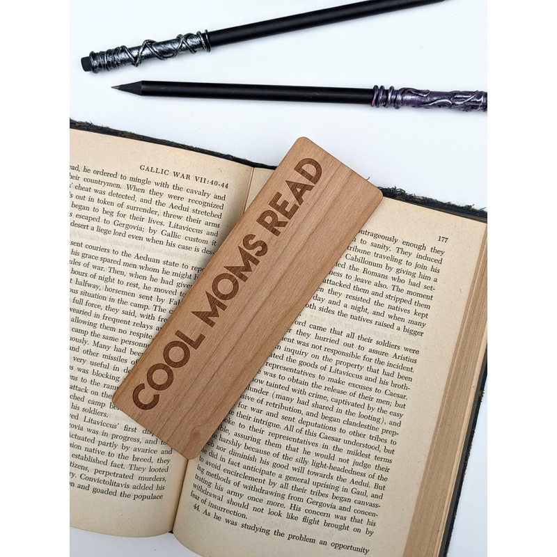 Cool Moms Read | Engraved Wooden Bookmark (T)