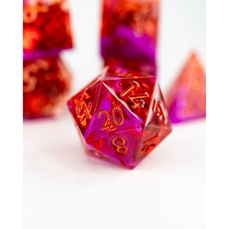 Lutinsheart | 7 Piece Sharp Edge Resin Dice Set