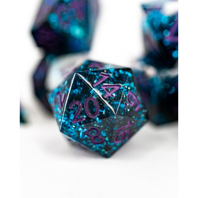 Neat Trick | 7 Piece Sharp Edge Resin Dice Set