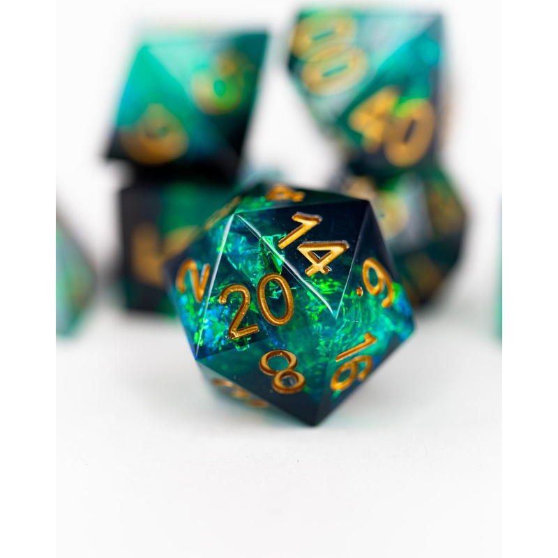 Resonance | 7 Piece Sharp Edge Resin Dice Set