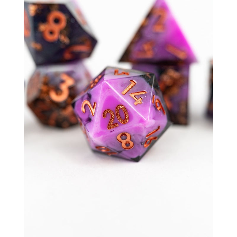 Riddlemaster | 7 Piece Sharp Edge Resin Dice Set