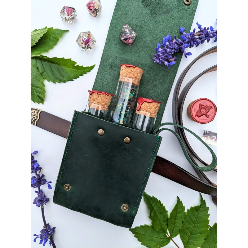 Genuine Leather Dice Pouch for Acrylic Dice (Medium)