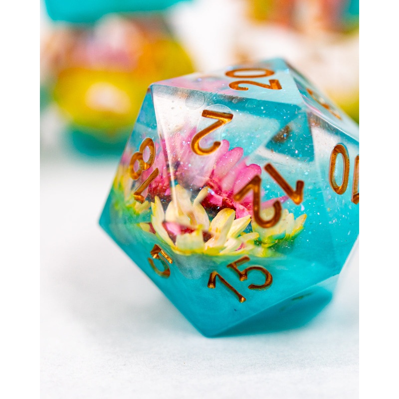May Queen | 7 Piece Sharp Edge Resin Dice Set