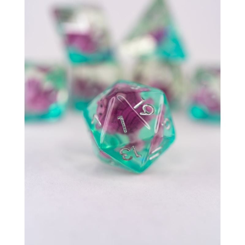 Mrs Mosey | Turtle | 7 Piece Acrylic Inclusion Dice Set